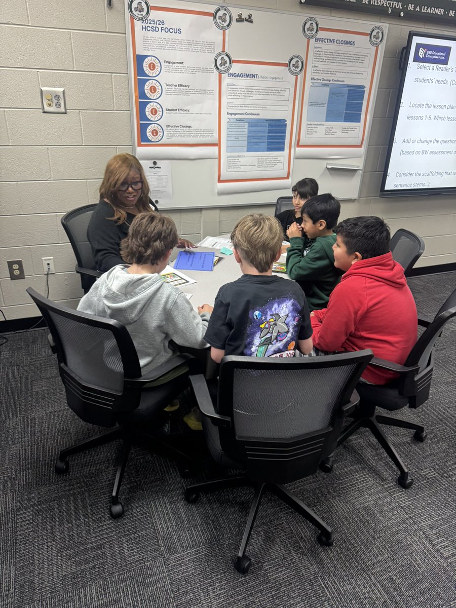 MVESGainesville's tweet photo. Our K-5 teachers enjoyed today’s @BenchmarkEdu professional learning focusing on #readerstheater 📖 @Hall_Schools Thanks Kayla Holmes for supporting our team over the last 2 years 👏👏👏 #TheTrojanWay #BeALearner https://t.co/qbz957xFVE