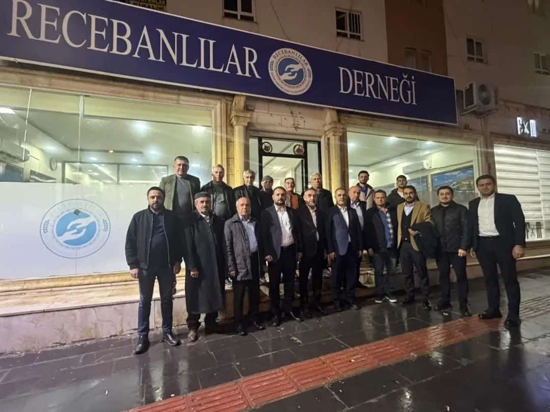 AK Parti İl Yönetimi, İl Başkanımız Sayın Hüseyin Şansi, İlçe Başkanımız Sayın Fatih Doğu ve kıymetli yönetimlerini Recebanlılar Derneği olarak ağırlamaktan büyük memnuniyet duyduk. Gerçekleştirilen nazik ziyaret kapsamında karşılıklı fikir alışverişinde bulunma fırsatı