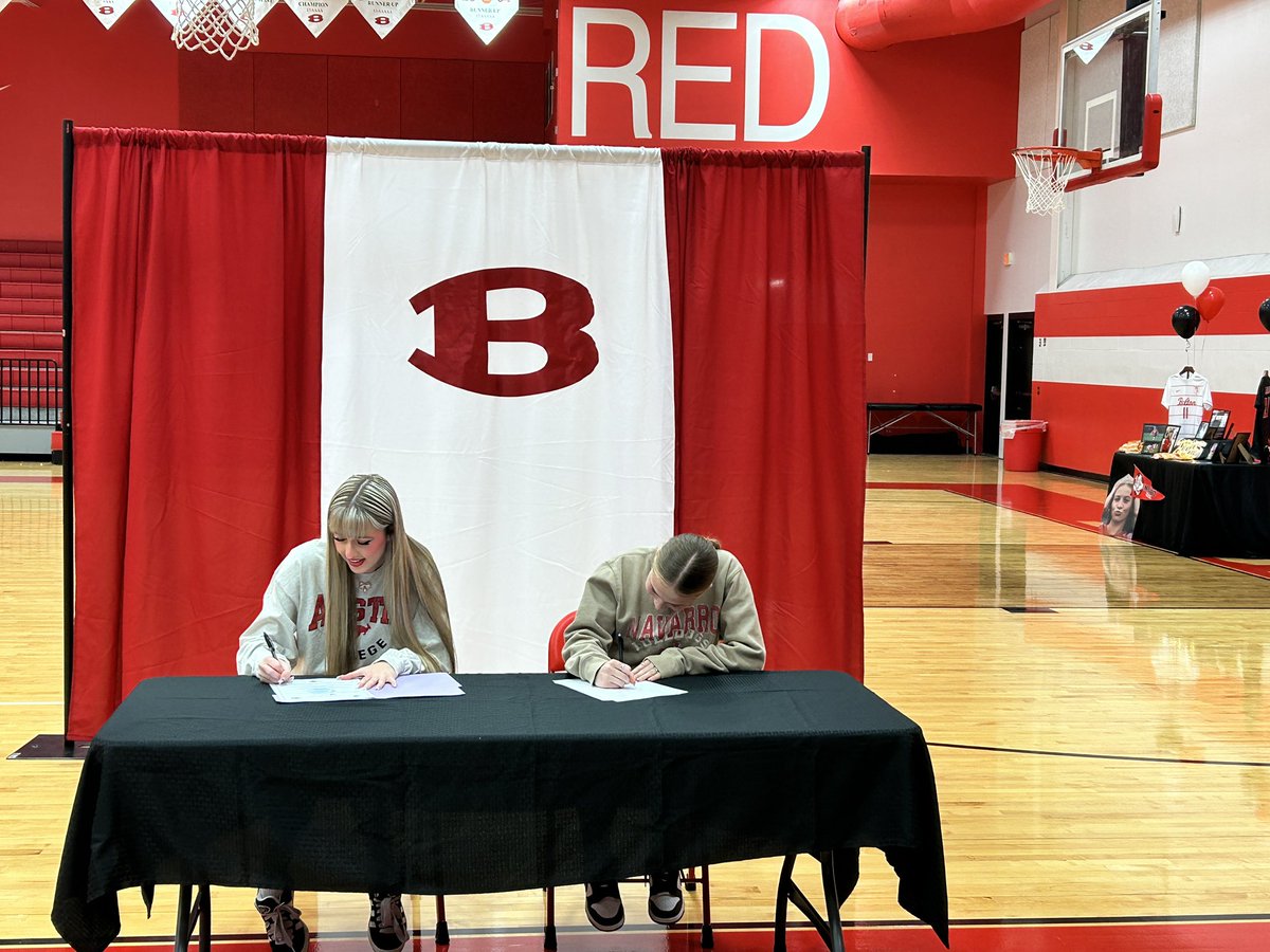 thebeltontigers's tweet photo. A great Signing Day celebration today as we honored Kaitlyn McCracken and Destiny Schutz on their commitments to play at the next level! ✍️🎓
Proud moment for Tiger Athletics!
#TigerGRIT https://t.co/sDnkxKbZwL