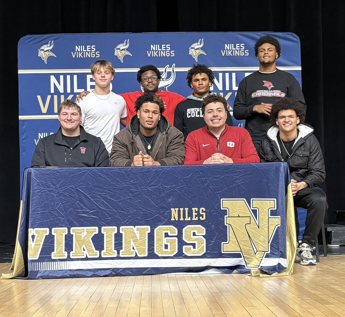 Niles Vikings tweet media