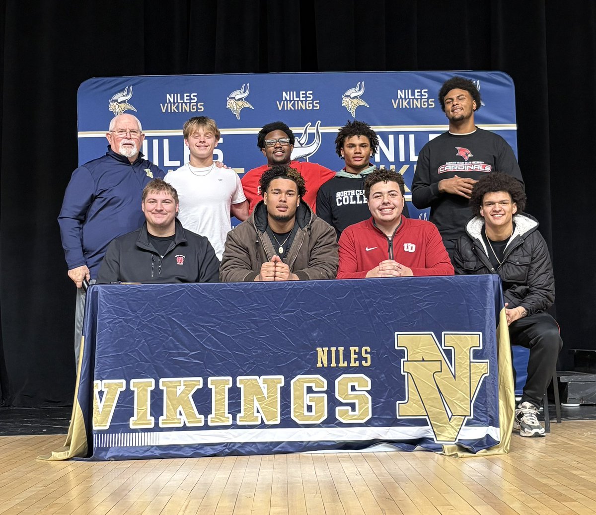 Niles Vikings tweet media