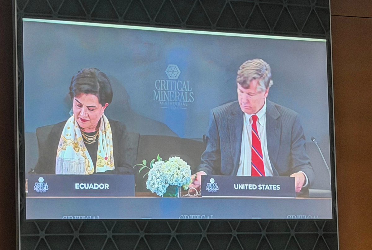 🖊️📜
En el marco de la Conferencia Ministerial sobre Minerales Críticos en Washington D.C., Ecuador y otros países suscribieron un acuerdo con EE.UU. para fomentar cadenas de minerales seguras y diversificadas, promoviendo innovación, desarrollo,  transición energética y empleo.