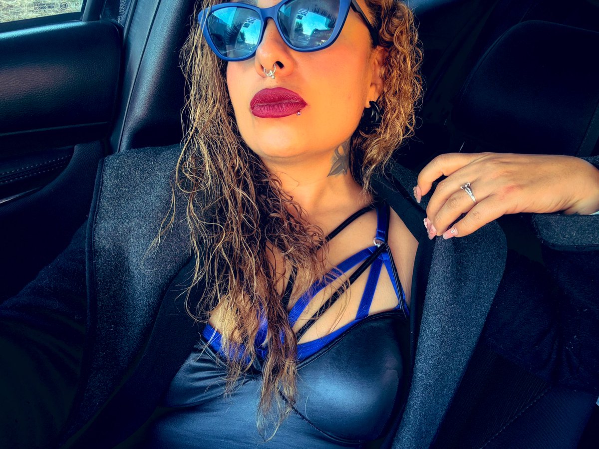 #MartesDeTetasNatutales y #miercolesdeenseñarlasnalgas #SeductorasTeam #SeductorasDeCorazon 

Que plan para este fin ???