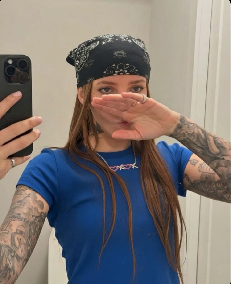 𝘌𝘴 𝘲𝘶𝘦 𝘵𝘦𝘯𝘨𝘰 𝘶𝘯𝘢 𝘫𝘦𝘷𝘢' 𝘲𝘶𝘦 𝘦𝘴𝘵á 𝘱𝘢 𝘥𝘢𝘳𝘭𝘦 𝘵𝘰' 𝘦𝘭 𝘥í𝘢~ 💙🙂‍↔️.
#roleplay #freerol #rp #stantwt  #youngmiko