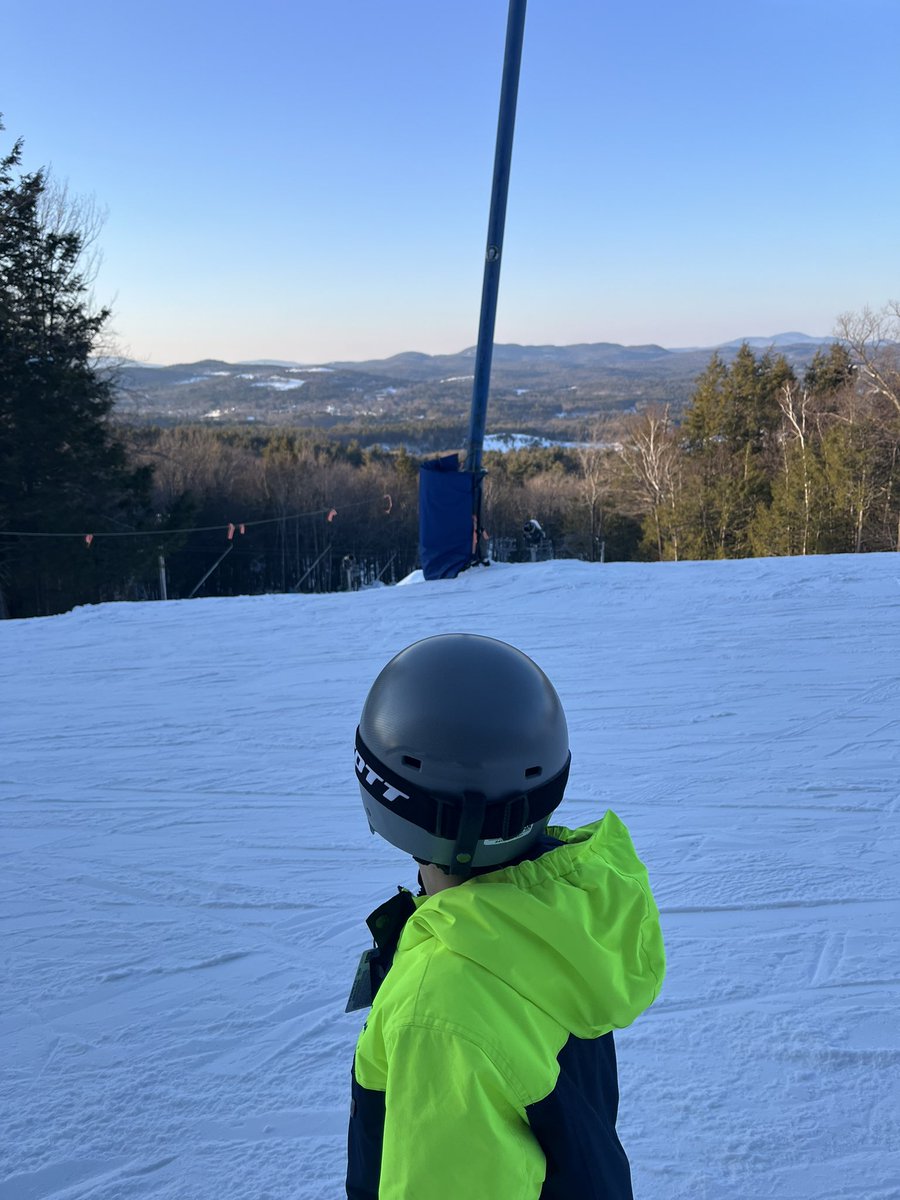 ZackDeuce's tweet image. Final ski lesson of the year. Declan is such a great instructor. I only fell 42 times.
#Parenting #Dadlife #skiing