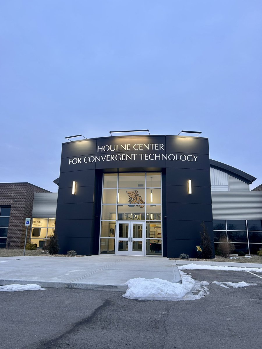 missouriwestern.edu/workforce/hcct/
 “Missouri Western State University, in partnership with North Central Missouri College, will grow the region’s skilled manufacturing and construction workforce by establishing the #Houlne Center for #Convergent #Technology.” #jou432 #hon395 #mowest