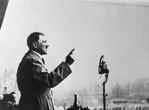 ricarddx's tweet photo. "Es necesario que yo muera por mi pueblo, pero mi espíritu se levantara de la tumba, y el mundo sabrá que yo tenía razón. 

-Adolf Hitler. https://t.co/QckebMOonD
