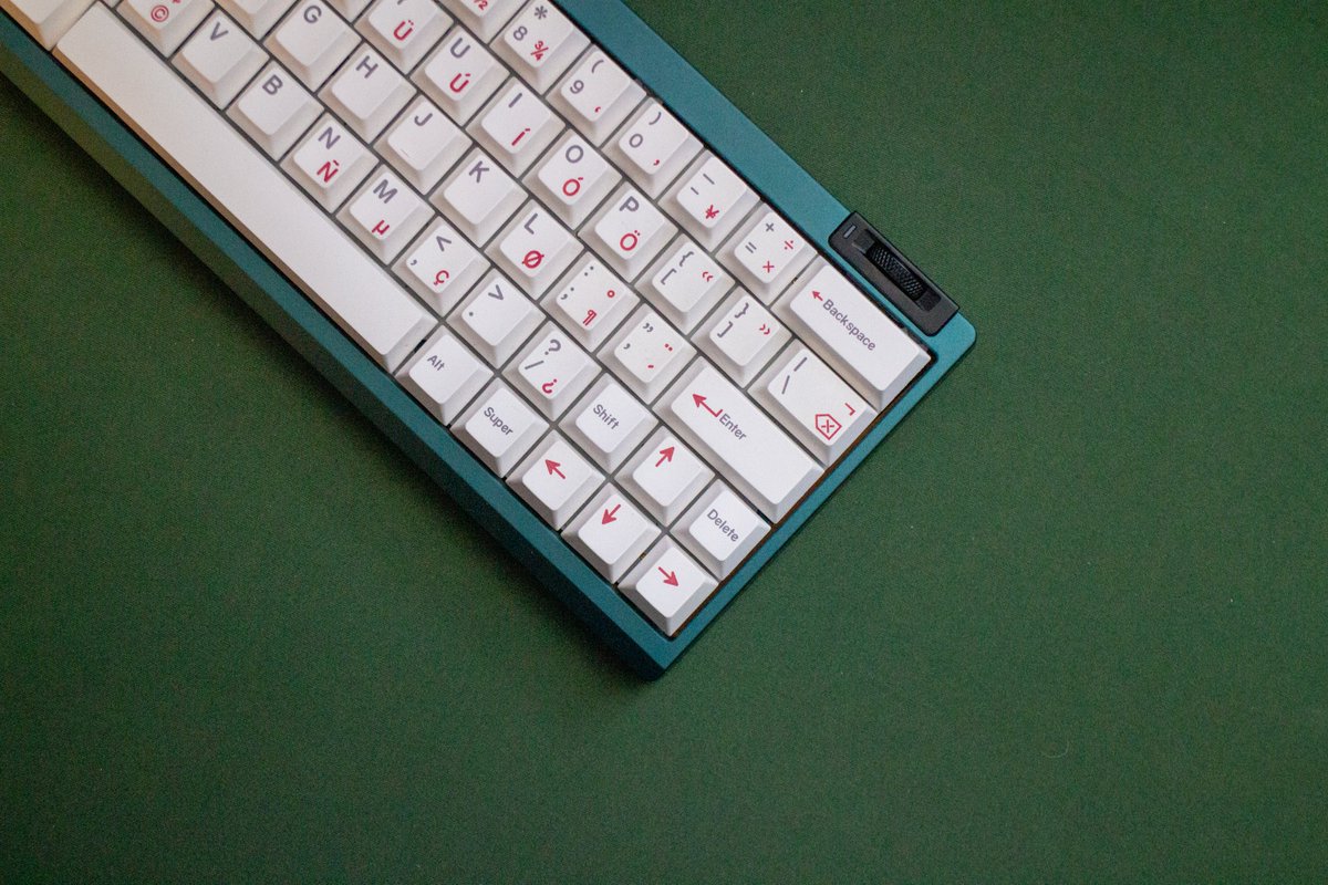 snekxs's tweet photo. Meletrix Zoom64 + Flux60 HE https://t.co/L8XgHftfII