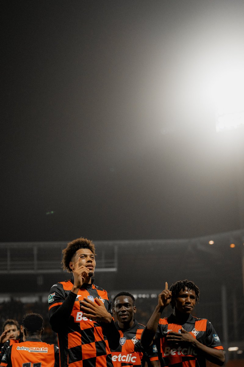 FCLorient's tweet photo. Lorientais, Lorientaises, on file en quart ! 🫵🧡 https://t.co/28q38mKFbx