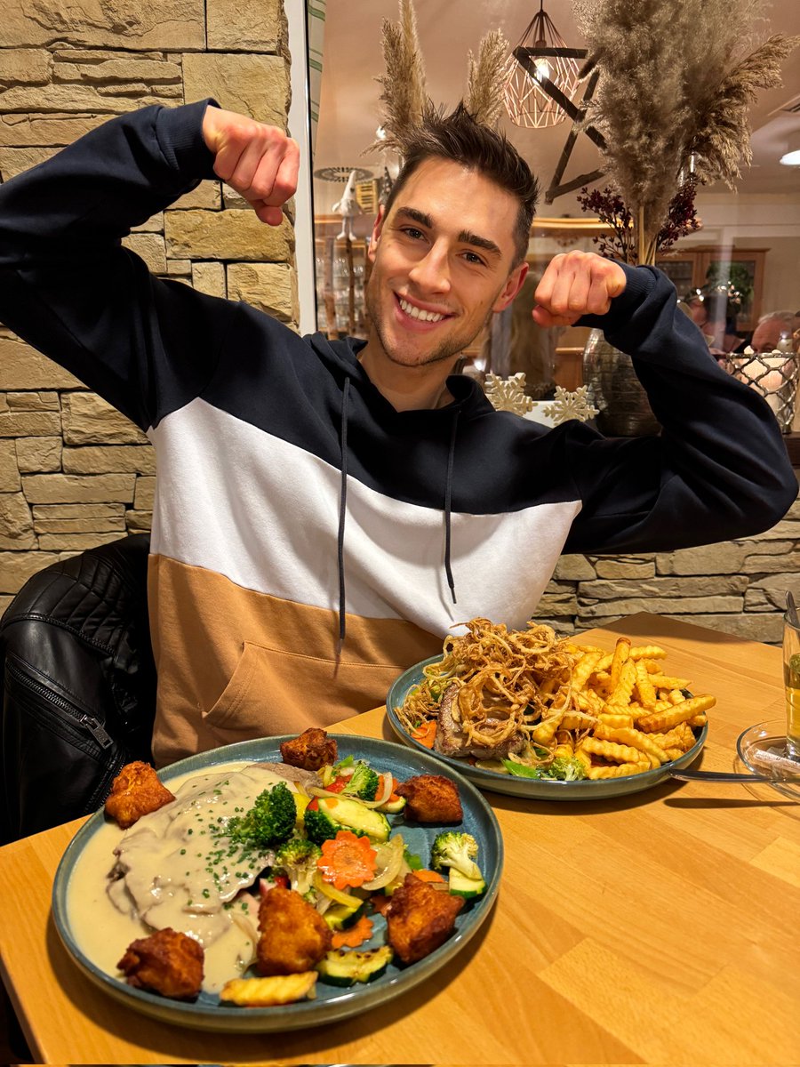 rawsideview's tweet image. Time moves weird when you’re happy.