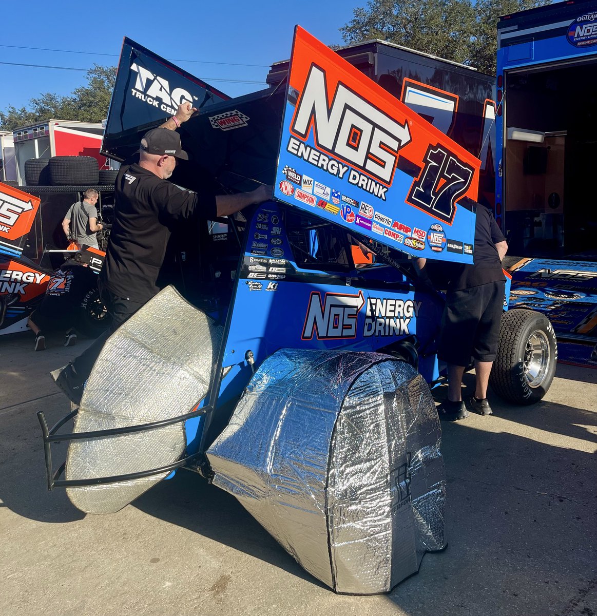JDove_Phenom's tweet image. Team NOS well represented this week at Volusia with the @WorldofOutlaws @NosEnergyDrink Sprint Cars! 🐊

#TeamNOS #GetAfterIt