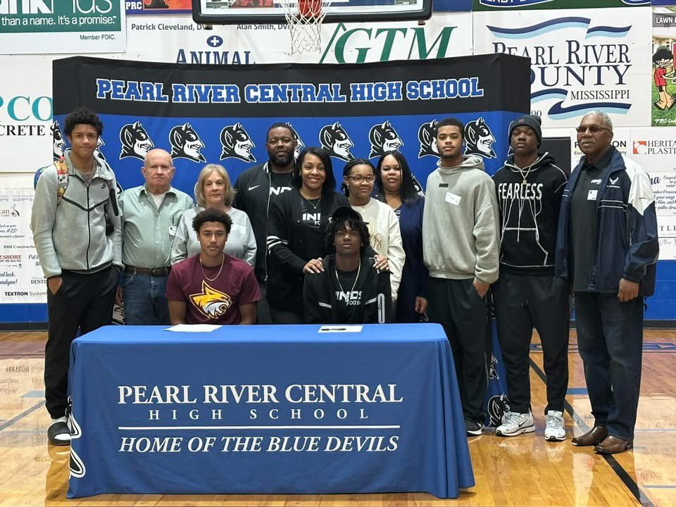 PRCHS_FB's tweet photo. Congratulations to JJ Feaster and Qorday Russell on their signing day!

JJ, committing to Hinds Community College, and Qorday committing to PRCC, is a huge accomplishment and a testament to their hard work and dedication. 

#GUTS https://t.co/QtiKocebg0
