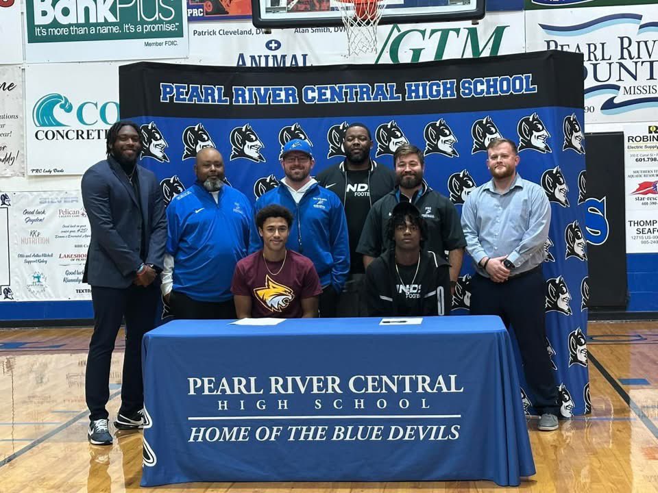 PRCHS_FB's tweet photo. Congratulations to JJ Feaster and Qorday Russell on their signing day!

JJ, committing to Hinds Community College, and Qorday committing to PRCC, is a huge accomplishment and a testament to their hard work and dedication. 

#GUTS https://t.co/QtiKocebg0