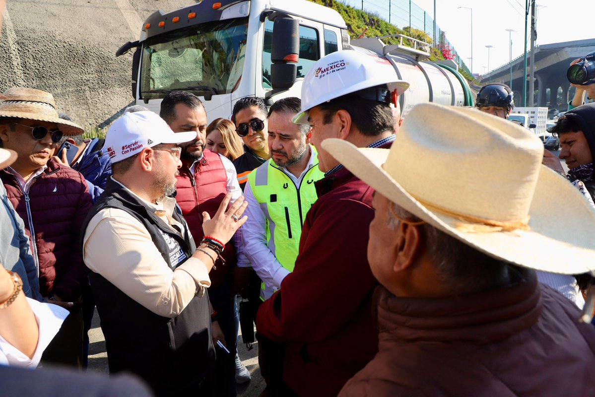 daniel_ser's tweet image. ¿Se acuerdan de la llamada “Laguna de Perinorte”? Pues ya va a ser sólo eso, un recuerdo.🛣️💧

Esta mañana recorrí junto con autoridades estatales y municipales tres puntos críticos de anegamiento en la zona de Perinorte y en el bajo puente del Circuito Exterior Mexiquense.…
