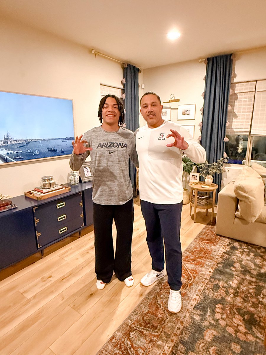 treysmith2027's tweet image. Thanks @CoachBobbyWade for coming by my house and spending so much time with me and my family a couple weeks ago. @ArizonaFBall  🐻⬇️