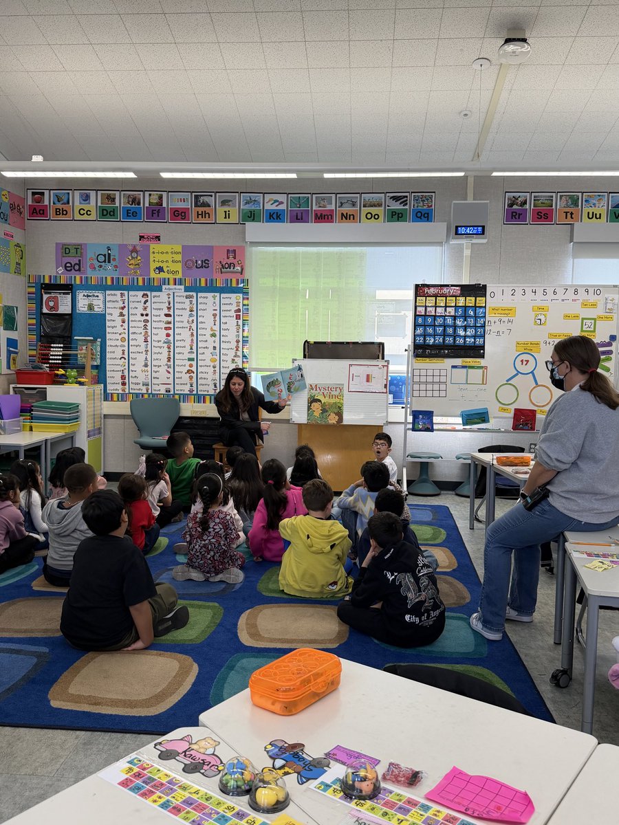 MeadowHomesElem's tweet photo. World Read Aloud Day brought so many special visitors! Thank you to our amazing @MtDiabloUSD staff and trustees who came out to read with us! https://t.co/ud6YH2u0MJ