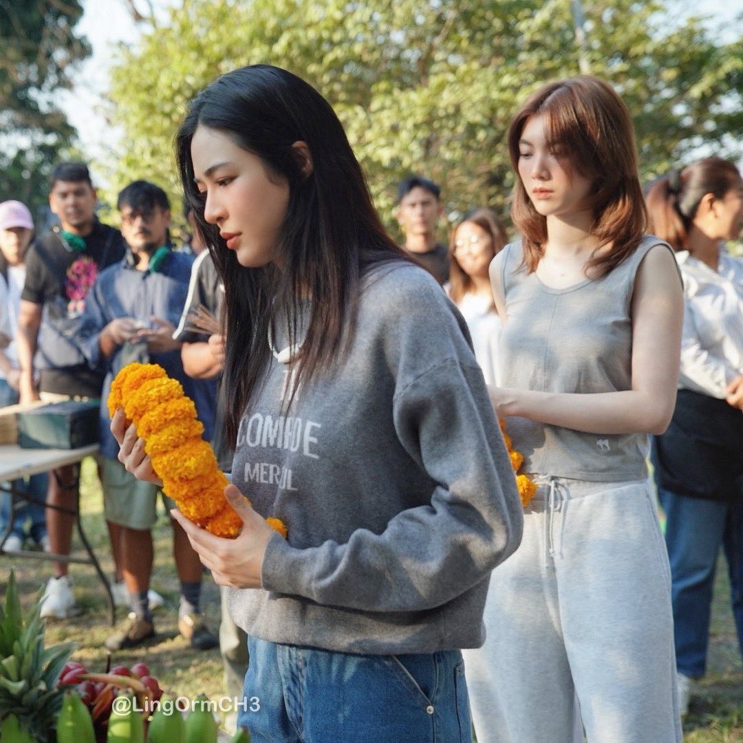 กองนี้ให้ดาราเข้าบทหย่ากันตั่งแต่ไหว้เปิดกล้องเลยหรอ เออ