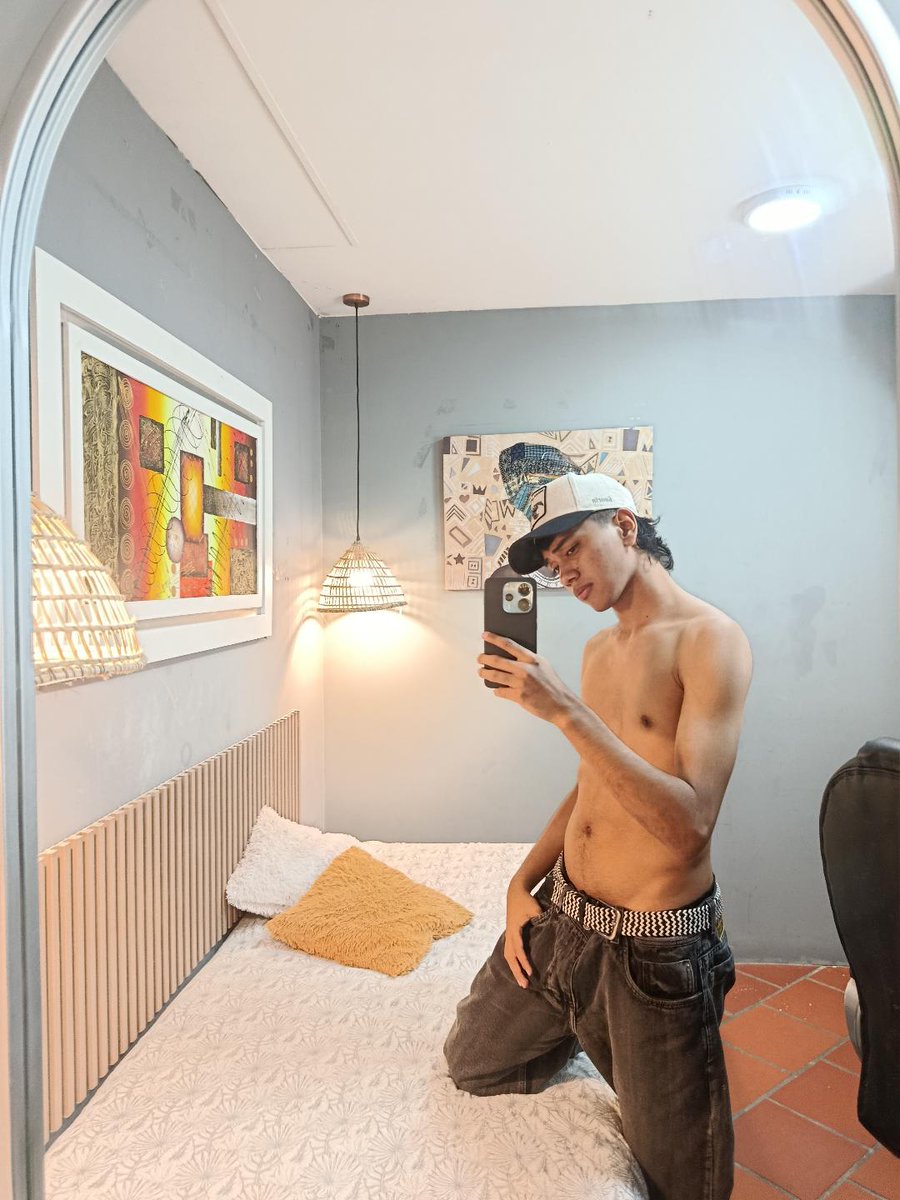 MaleCams tweet media