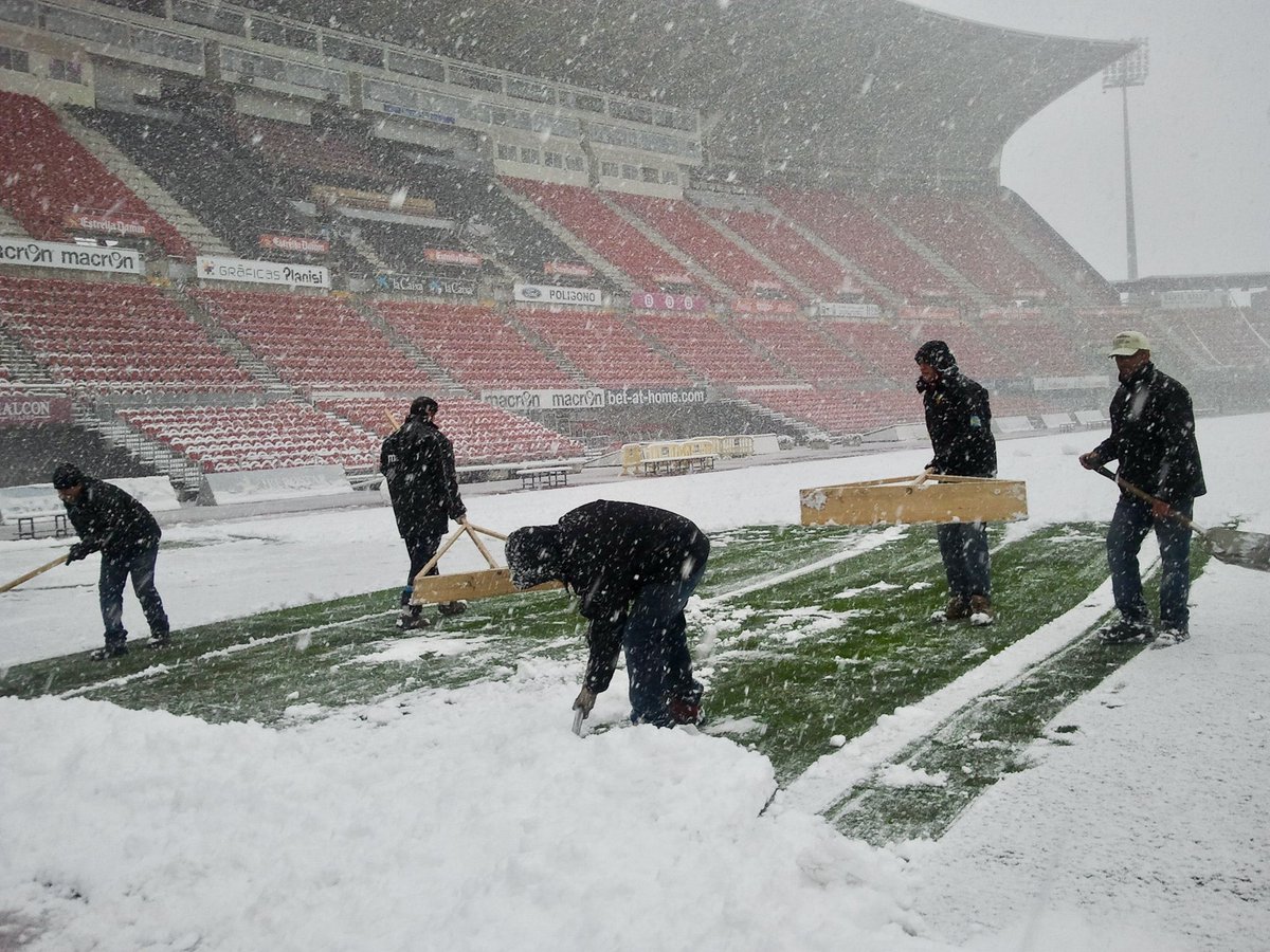 ❄️ Avui fa 14 anys de la darrera gran nevada sobre Mallorca: aquell dia els de <a href="/JoaquinCaparros/">Joaquín Caparrós</a> varen guanyar a Son Moix per 1-0 el <a href="/RealBetis/">Real Betis Balompié 🌴💚</a> amb un gol de <a href="/ChoryOfficial/">Gonzalo Chory Castro</a>