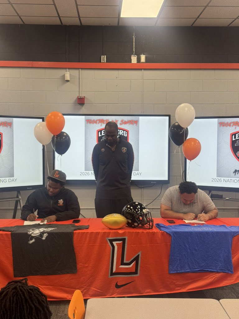 CoachKLang's tweet photo. National Signing day at Leesburg High S#chool  #StillBuzzin https://t.co/ddpp7BHhnq