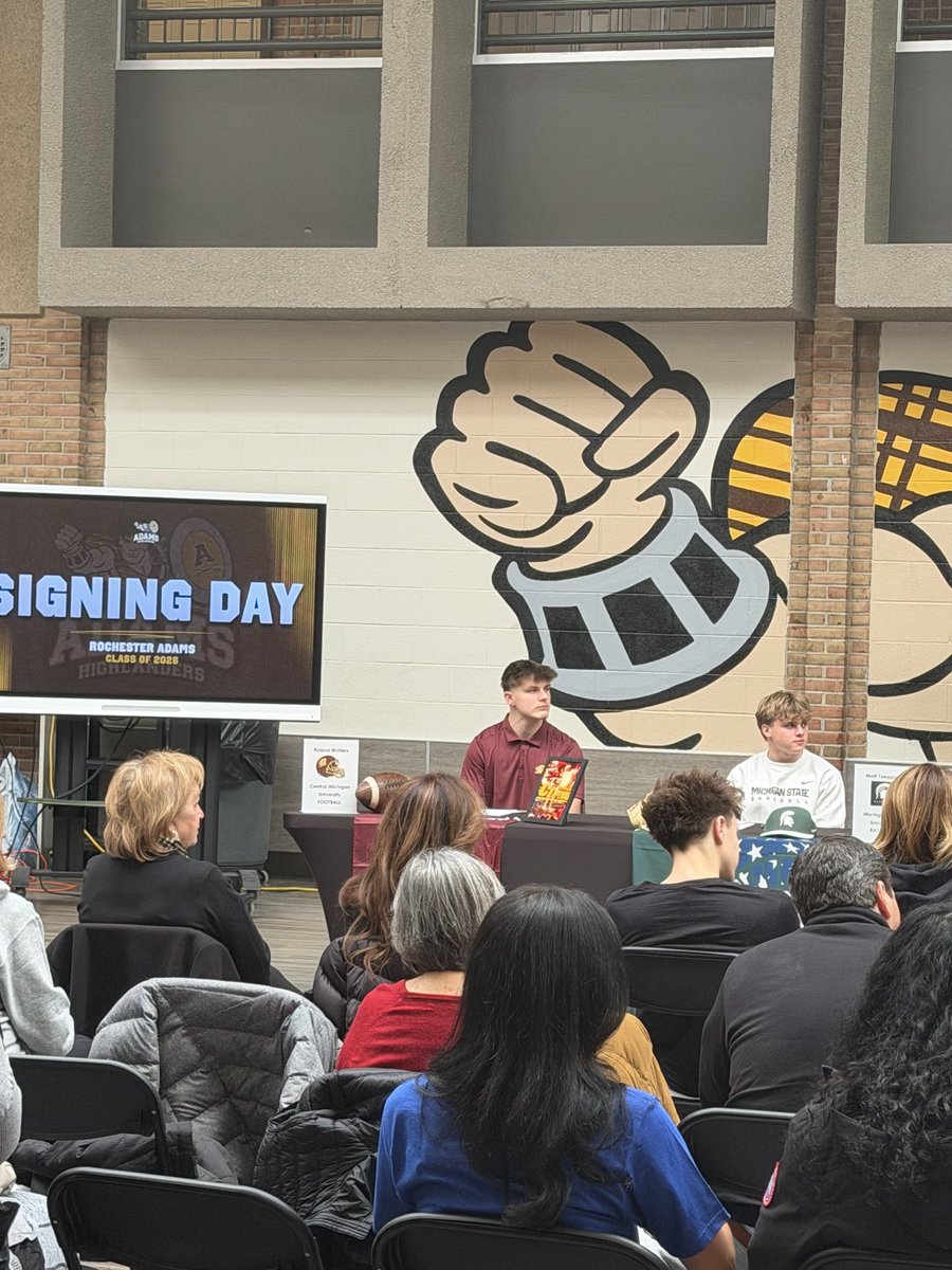 R_AdamsFootball's tweet photo. Our guys signed today! Congratulations!

@RylandWatters to @CMU_Football 
@MattToeppner to @MSUBaseball

So proud! https://t.co/kYRbn7mxBx