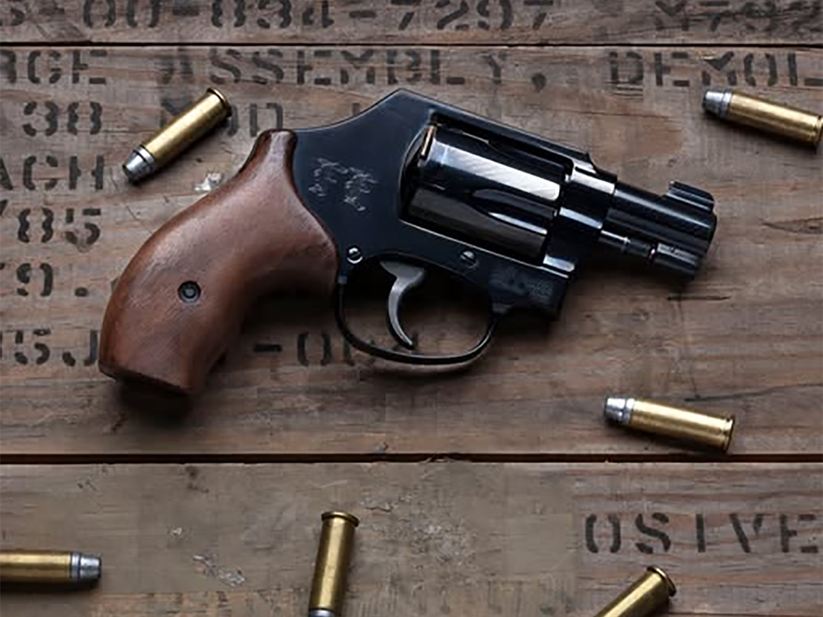 First Look: Lipsey’s Exclusive S&amp;W Field Ethos Model 36: gundigest.com/handguns/smith…