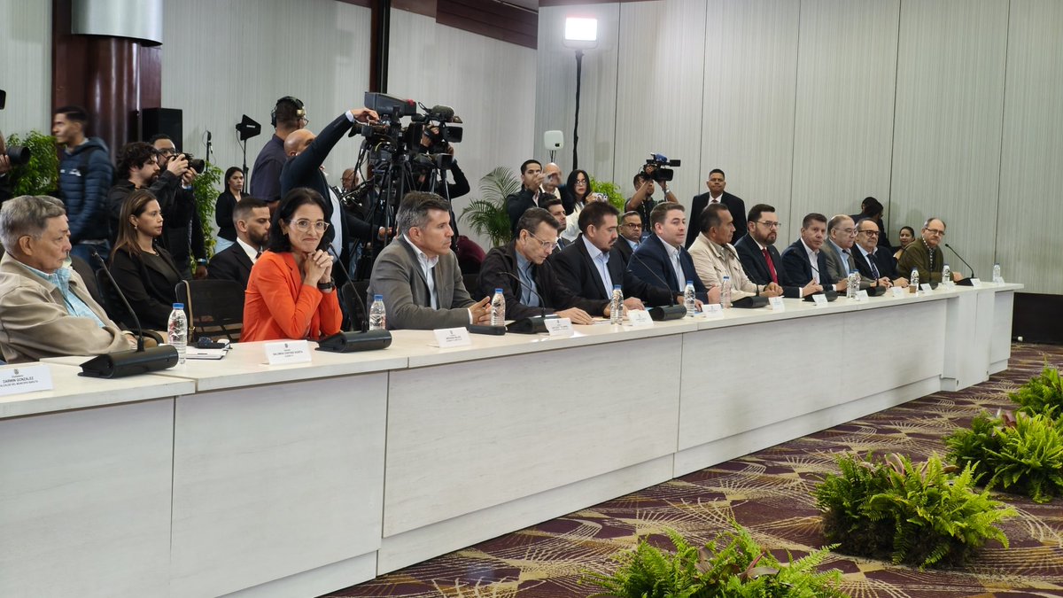 Asamblea_Ven's tweet image. #Ahora || Junta Directiva de la AN, encabezada por su Presidente Diputado Jorge Rodríguez, sostiene reunión de trabajo con los diferentes sectores de la oposición venezolana.