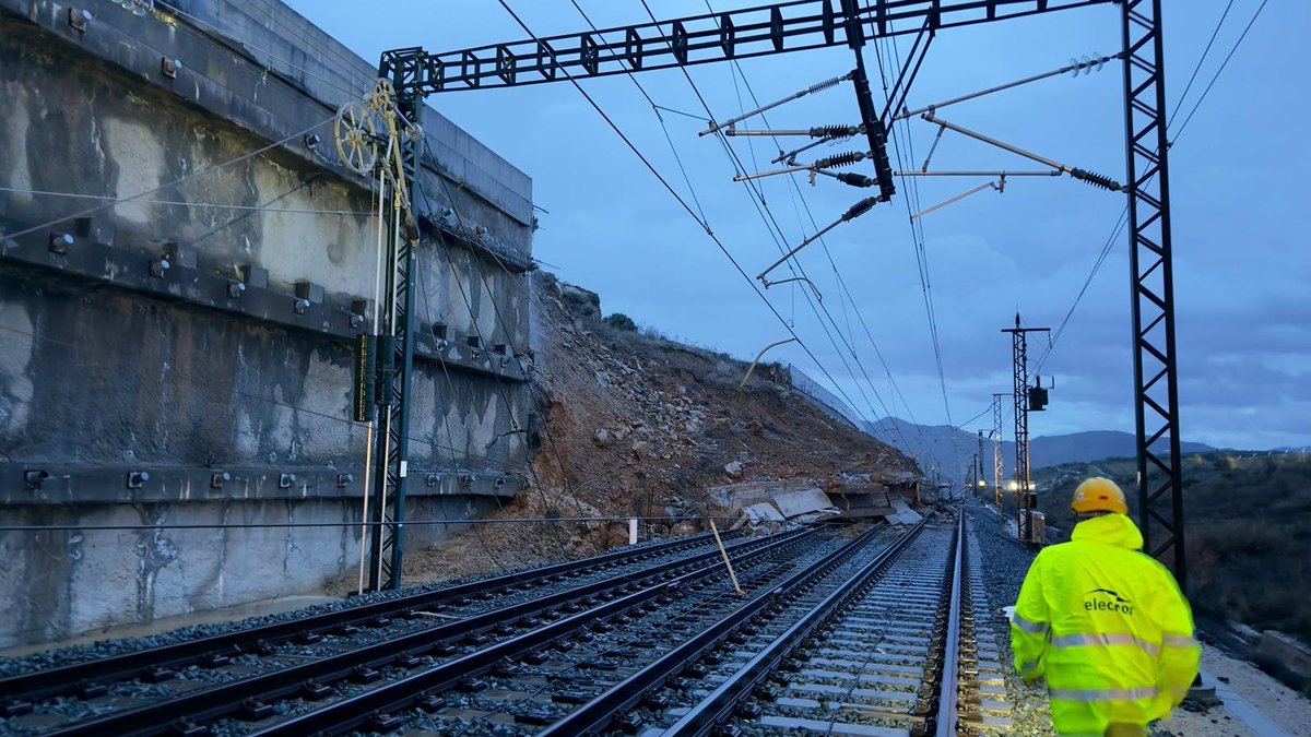 Querían lanzarnos a 350 km/h por unas vías que, unos meses después, han tenido que reconocer que están destrozadas. Eso tiene un nombre, y está en el Código Penal.
