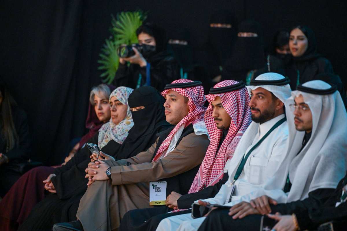 abdullahsssz's tweet photo. رعاية ملكية كريمة 

إشادة سامية من مجلس الوزراء 

حضور عالمي يحطم الأرقام القياسية

وتكريم لجهود المخلصين في خدمة وطنهم

نسخة مميزة وتاريخية أتشرف بأن أكون أحد 

المشاركين في هذا المنجز التاريخي

شكراً لكل الأبطال المبدعين في #المنتدى_السعودي_للإعلام 
@saudi_mf https://t.co/82cZs9ug6q