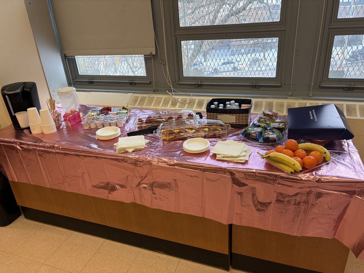 Another Translated Parent Learning Workshop at North Hills! Our PC helped families understand their NYC accounts, and stay connected with Tech Tools! Thank you Robert Williams from Languages Access NYC for tips and support for our community! <a href="/PS221Team/">PS221Team</a> <a href="/D26Team/">District 26</a> <a href="/NYCSchools/">NYC Public Schools</a>