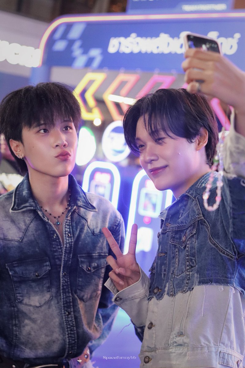 มีมวลอะไรสักอย่างฟุ้งๆ 
<a href="/XPhurx/">_x.phurx_</a> #XPhurx
<a href="/tt0rt0r/">ตต</a> #titleprt