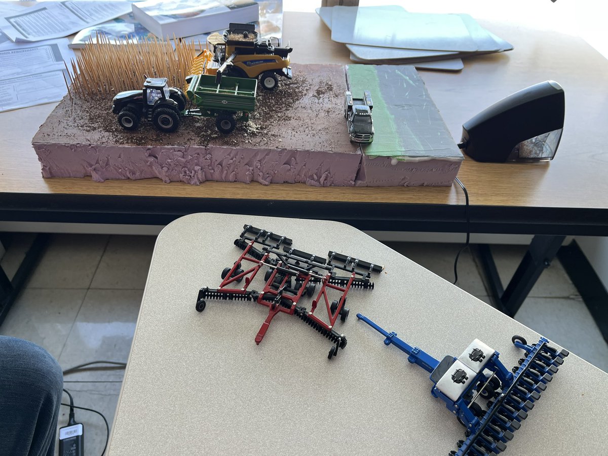 MsRay_KHS's tweet photo. And some more! Lots of clay with this bunch https://t.co/JLhQdO0Rx3