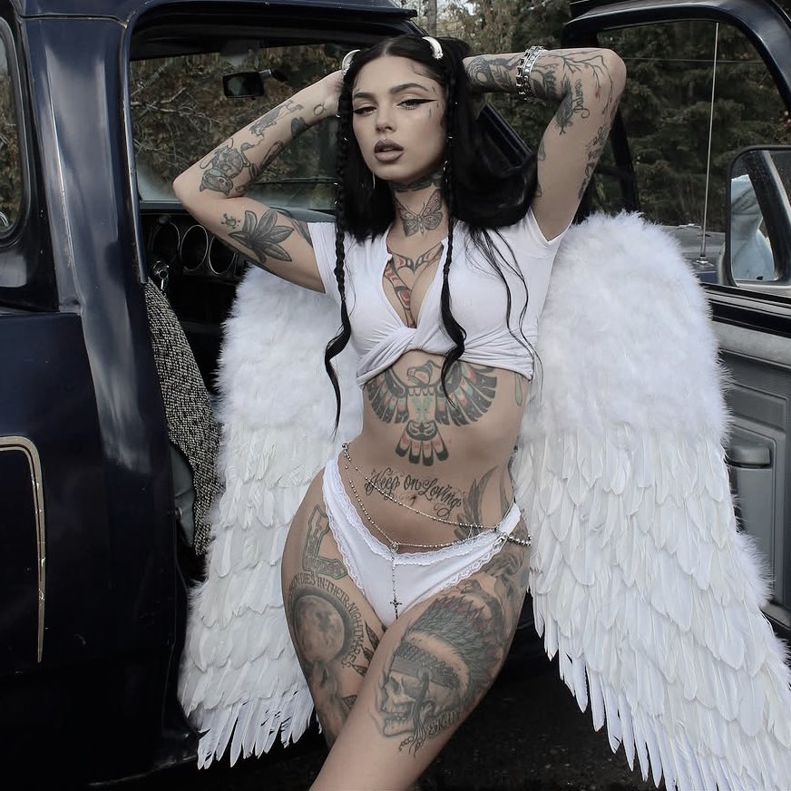 cheripied's tweet image. 🪽 ݁˖ — ; angel wings , sewed on to my back with black ribbons ₊˚⊹♡