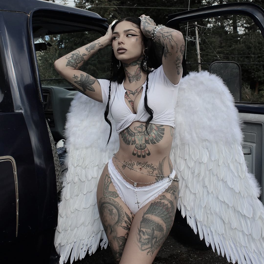 cheripied's tweet image. 🪽 ݁˖ — ; angel wings , sewed on to my back with black ribbons ₊˚⊹♡