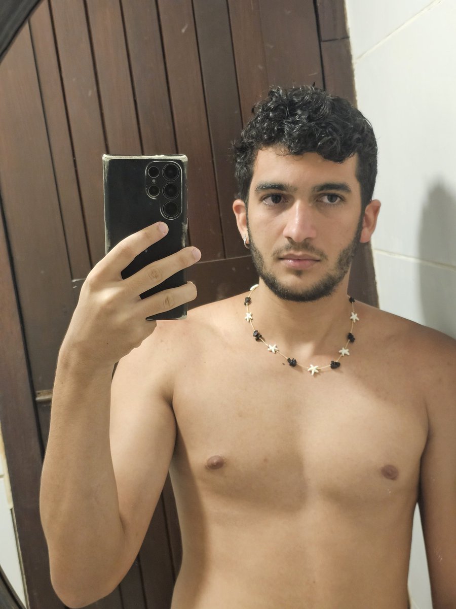 issoeumesmo's tweet photo. Eu amei meu colarzinho novo que eu comprei em pipa https://t.co/hNozLYfONa