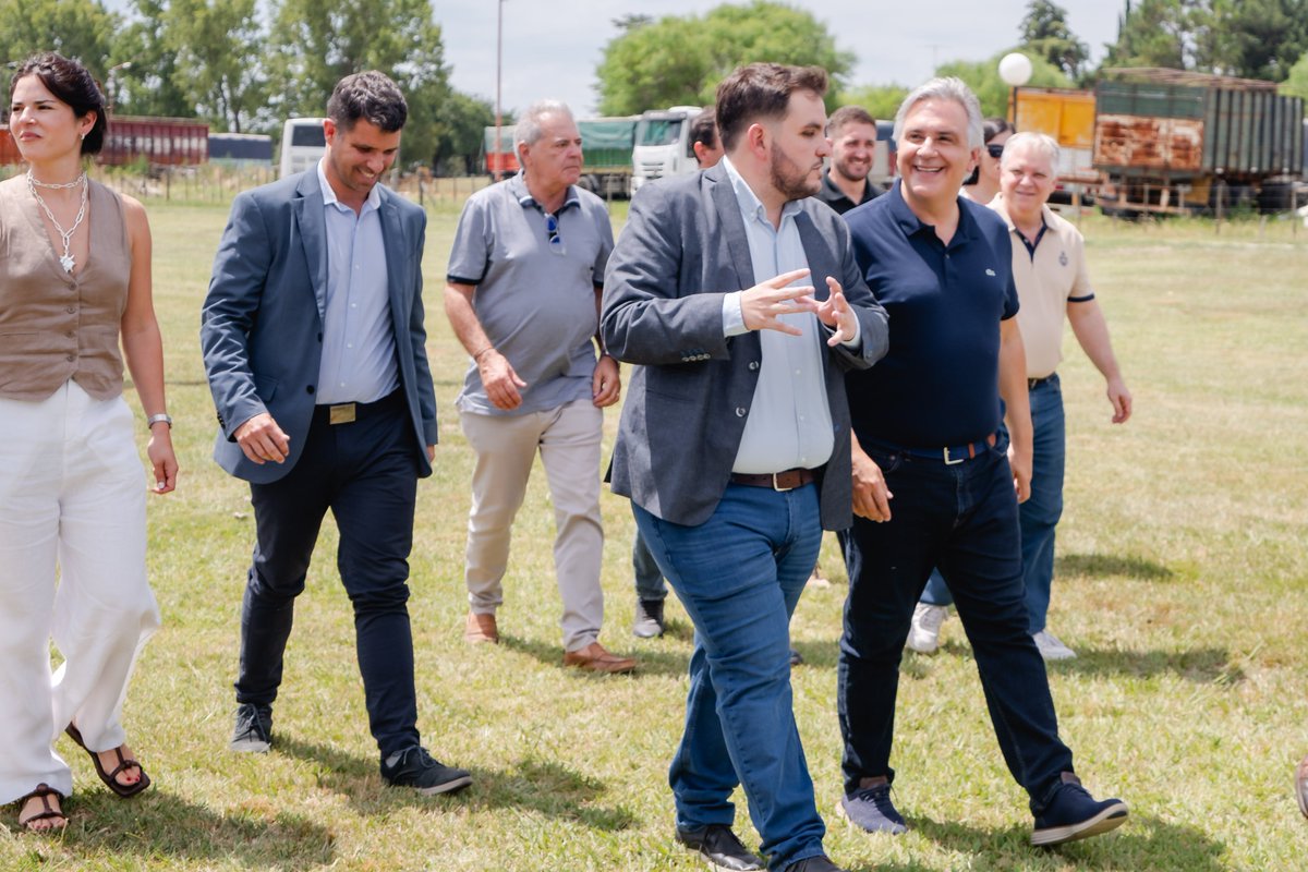 En los pueblos chicos del interior del interior, una visita no es solo una visita.
Es reconocimiento, es cercanía, es sentir que también formamos parte.
Este sábado, La Cesira vivió uno de esos días que quedan grabados para siempre.