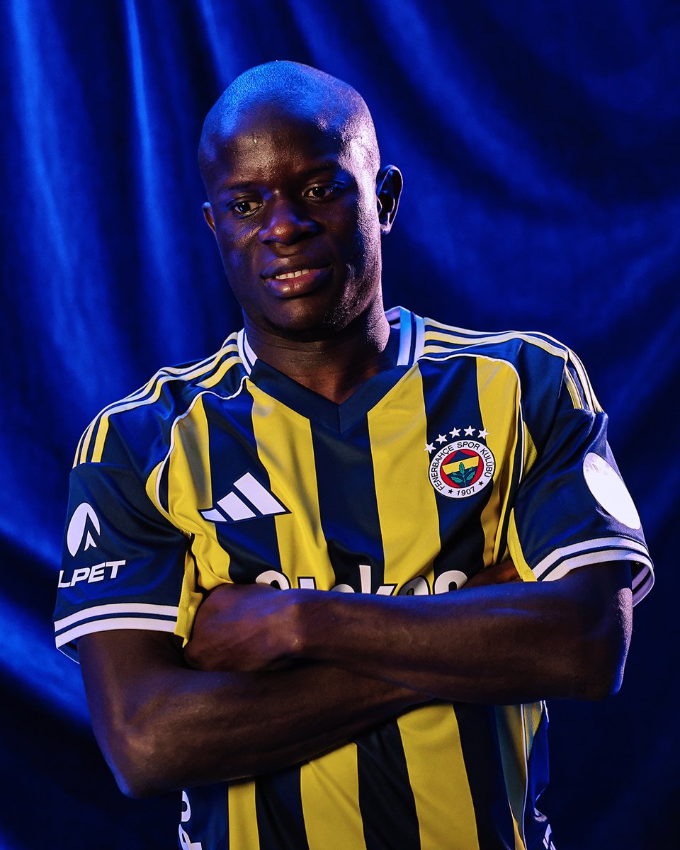 Fenerbahce's tweet image. Ailemize hoş geldin N’Golo Kanté 💛💙 

🔗 bit.ly/4qlqprc