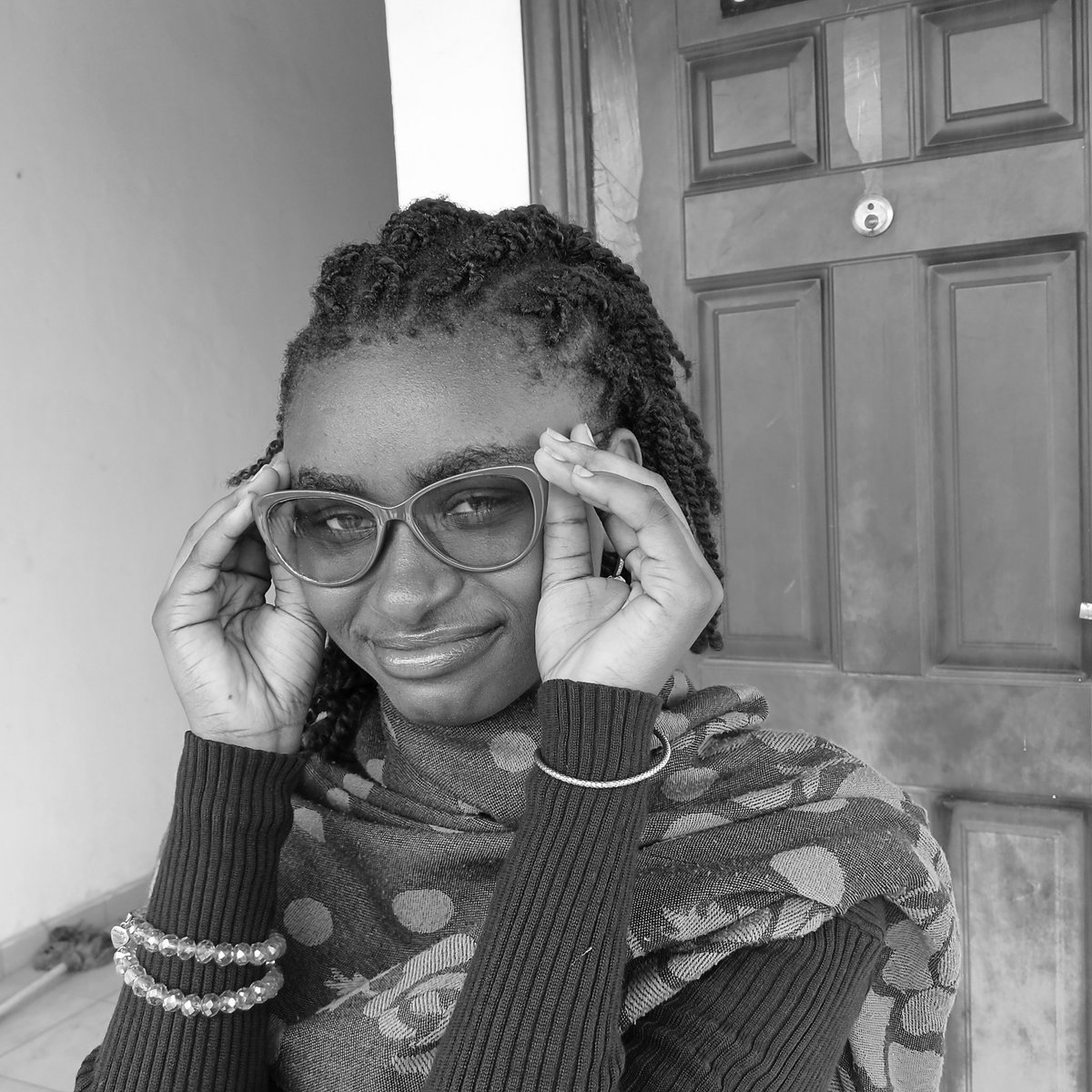 Neduvick4's tweet photo. Y'all meet a beautiful Lady.
Her name is....., I won't tell y'all but she's a great person with a very good vibe.
I randomly took her these beautiful photographs and felt the need to share it on here. https://t.co/PQCZAmfEjp