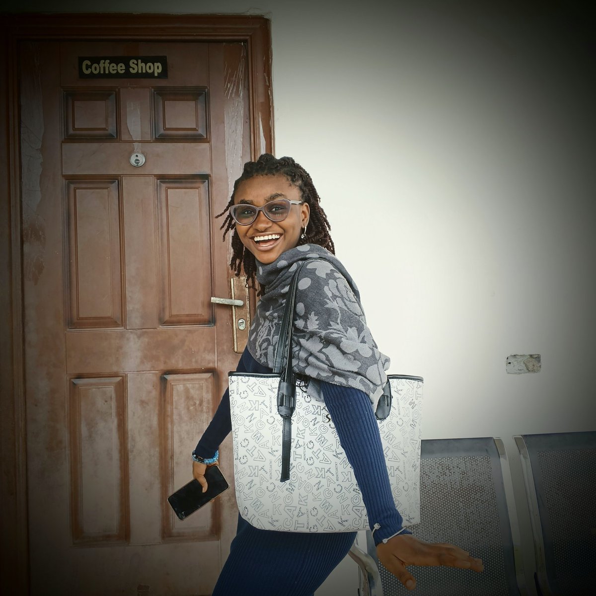 Neduvick4's tweet photo. Y'all meet a beautiful Lady.
Her name is....., I won't tell y'all but she's a great person with a very good vibe.
I randomly took her these beautiful photographs and felt the need to share it on here. https://t.co/PQCZAmfEjp