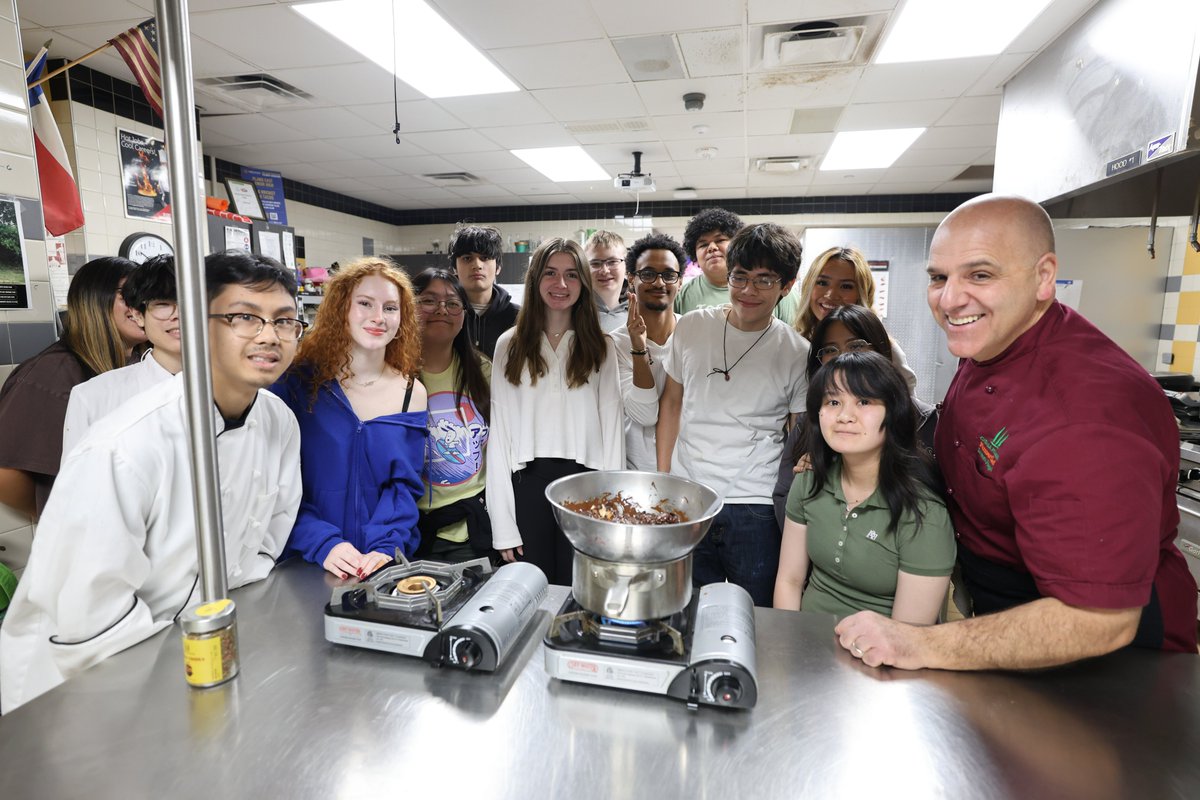 Plano_Schools's tweet photo. That’s Amore!🍝✨

Culinary students welcomed Chef Lorenzo Polegri, who flew in from Italy to share his passion for authentic Italian cuisine. Students created handmade pasta farfalle, baked lumachelle bread and a rich chocolate mousse.

#WinningForKidsWednesday #TeamPlanoISD https://t.co/VruLYcbEJS