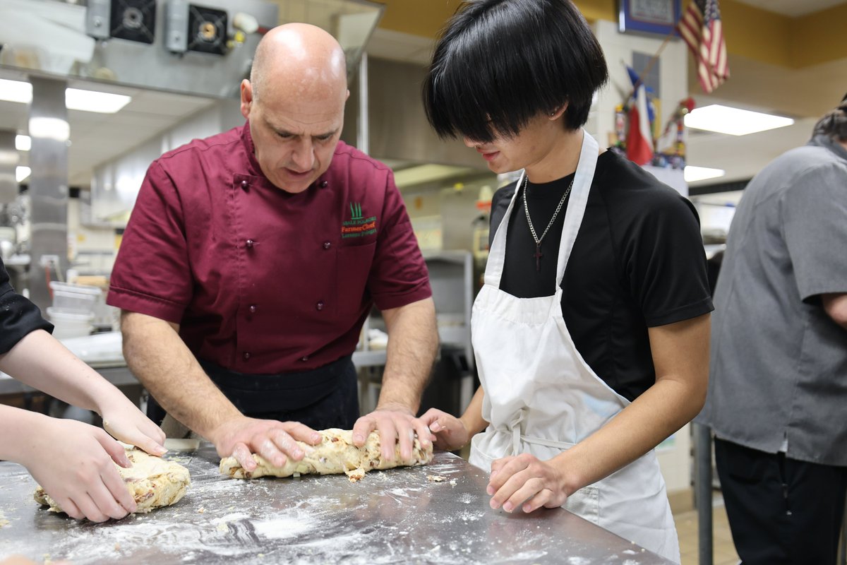 Plano_Schools's tweet photo. That’s Amore!🍝✨

Culinary students welcomed Chef Lorenzo Polegri, who flew in from Italy to share his passion for authentic Italian cuisine. Students created handmade pasta farfalle, baked lumachelle bread and a rich chocolate mousse.

#WinningForKidsWednesday #TeamPlanoISD https://t.co/VruLYcbEJS