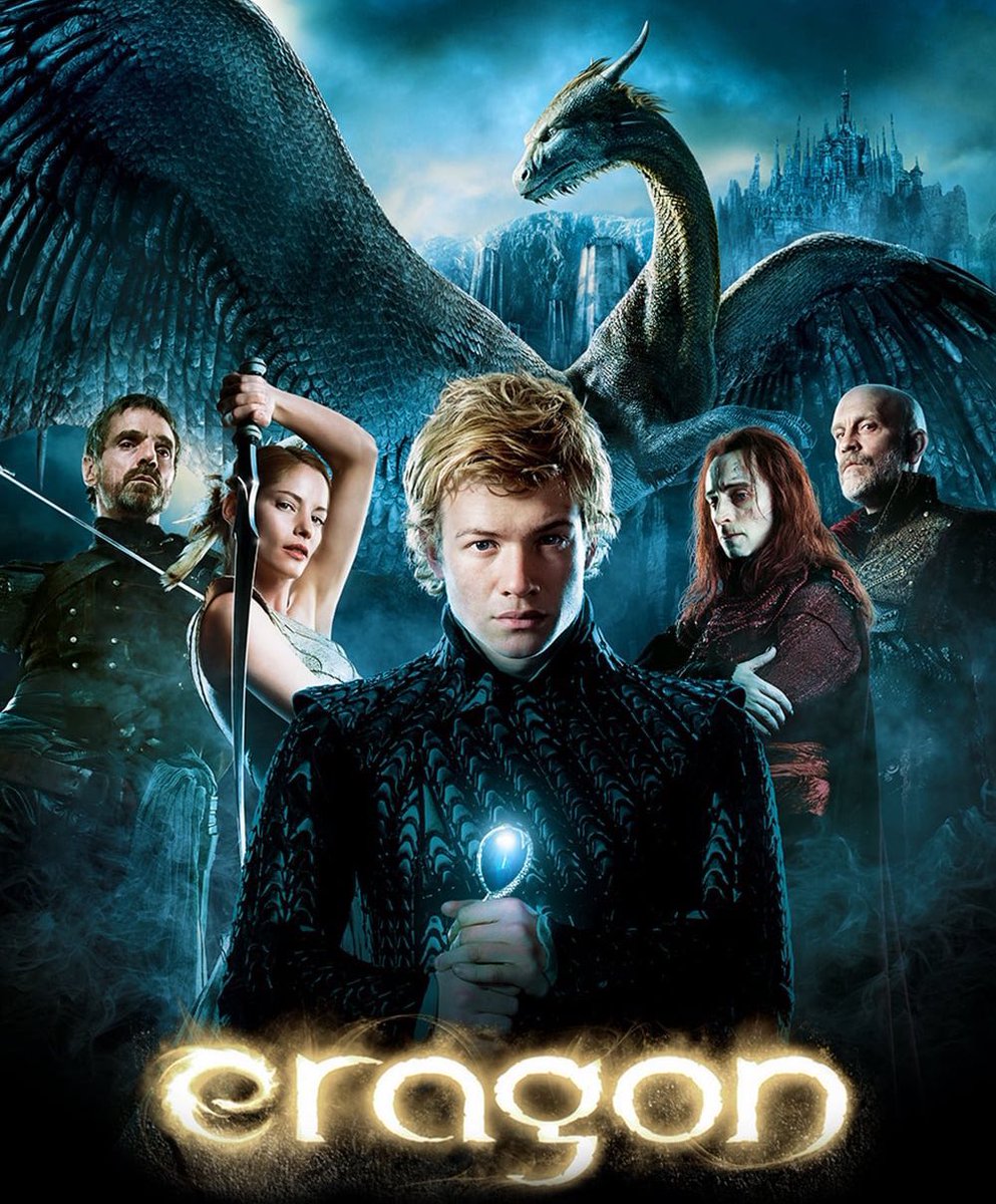 almanaquedisney's tweet image. 🚨🚨 TÁ VIVA!!!!!!!!!!! 🚨🚨

Quase 4 anos depois de anunciar a adaptação e sumir sem notícias, o Disney+ anunciou hoje que Todd Harthan (Uma Mente Excepcional) e Todd Helbing (Superman &amp;amp; Lois) serão os showrunners de ERAGON, nova série do streaming.

📰: @Variety