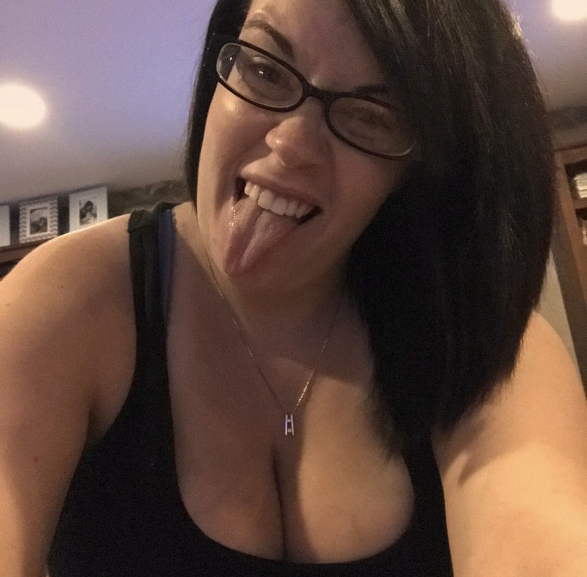 Cuckold77 tweet media