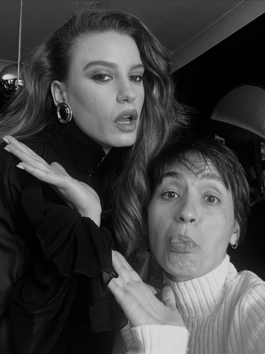 💥Serenay y su belleza 😍 Se ve tan radiante, amo que nos regale sus momentos y tanta belleza ❤️👌✨️
#SerenaySarikaya 
Pd: Estoy de vacaciones por eso no he podido estar tan activa, estoy disfrutando de la tranquilidad de desconectarse un poco de las redes...
#SerenaySarikaya