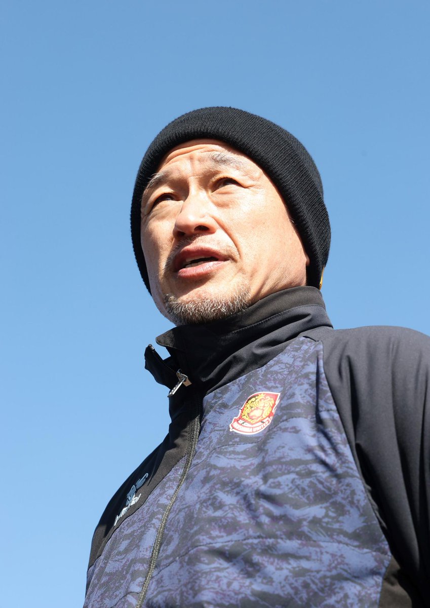 おはようございます。
期日前投票に行ってきました。

三浦知良の言葉
「ピッチに立ったら、年齢は関係ない」

2月7日(土)の百年構想リーグ開幕戦・vs.甲府で出場すれば、Jリーグ最年長出場記録を58歳346日に更新。
コンディションを整えつつ、ストイックに、より高みを目指します。