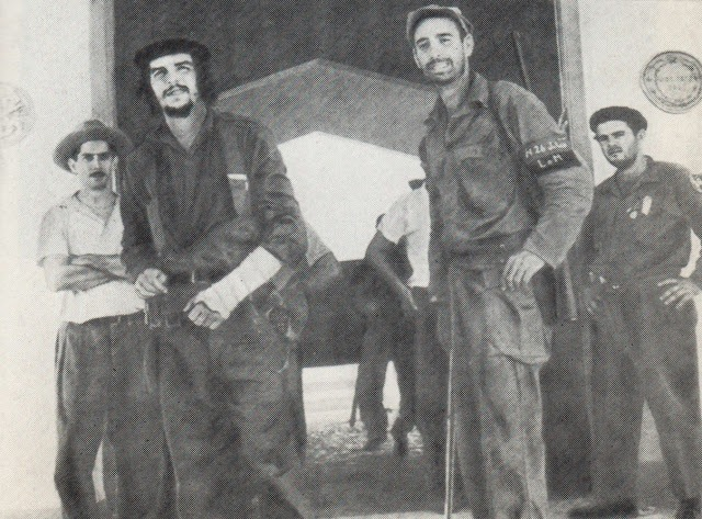 ultras_antifaa's tweet photo. Che Guevara and Antonio Núñez Jiménez, after the revolutionary forces won victory at the Battle of Santa Clara in the final days of 1958. 

Just one day after this photo was taken, the dictator Batista fled Havana and the revolution triumphed on January 1, 1959. Che was wearing a cast on his arm, as he had been injured earlier during fighting in Caibarién.

Jiménez went on to serve the new government in various roles. He was a renowned academic, anthropologist, and writer, and when he died in Havana in 1998, he was honoured as a revolutionary hero.