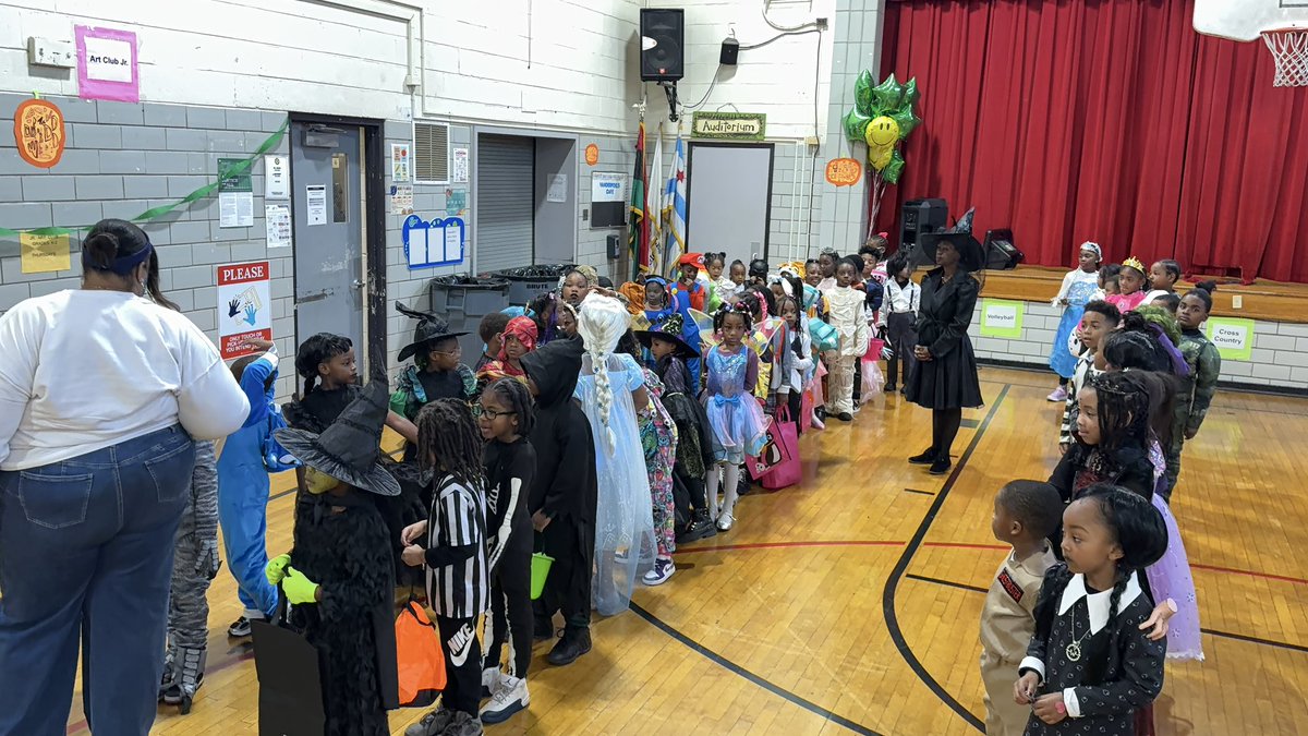 VHASports's tweet photo. 10/31/2025 - a little Halloween fun at work 🎃👻

#WeareVHA 
#VHATigersRoar 
#VHAPE https://t.co/K04pTW6g9W