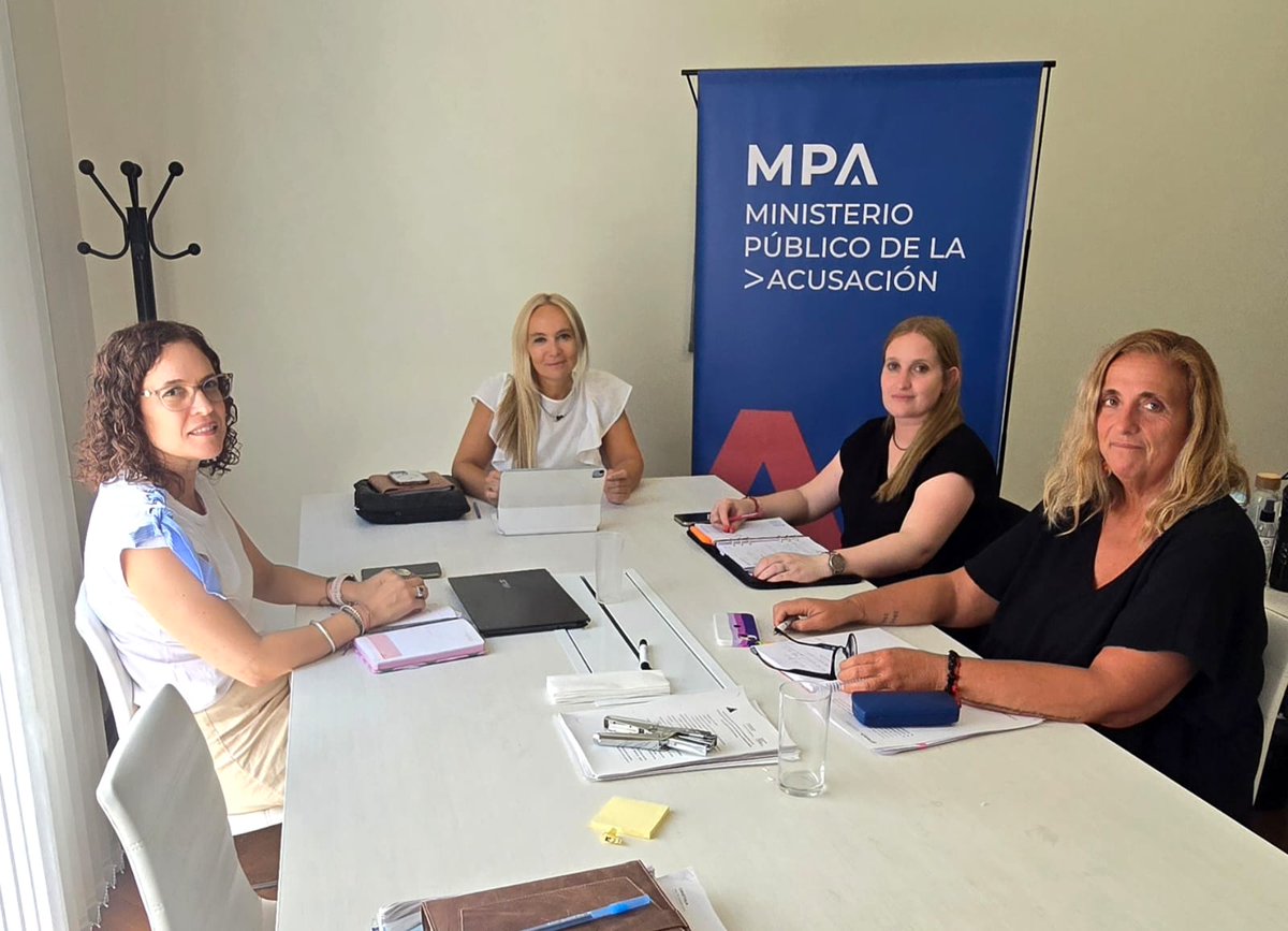 mpa_santafe's tweet photo. #Institucional | La Fiscal General se reunió con la ministra de Igualdad y Desarrollo Humano y con la nueva secretaria de Mujeres, Género y Diversidad de la provincia. https://t.co/QF0elMP7Tf