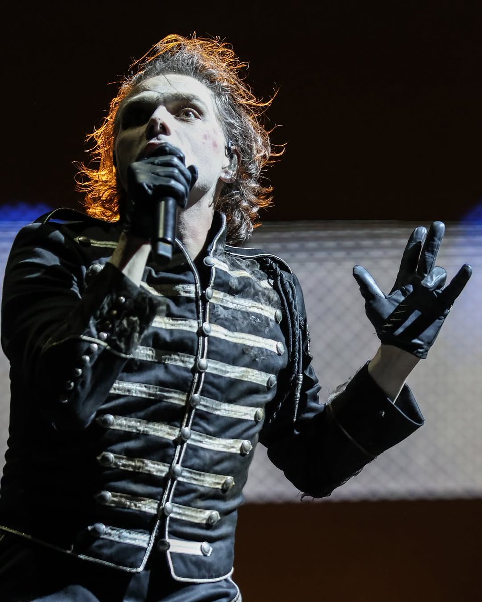 justwayalex's tweet image. NEW PICTURES FROM #MCRARG and she's the most diva ever 🫠🫠
That silhouette my god

Thanks to @/mtvsur on IG 
instagram.com/p/DUWJAY2D4YG/…