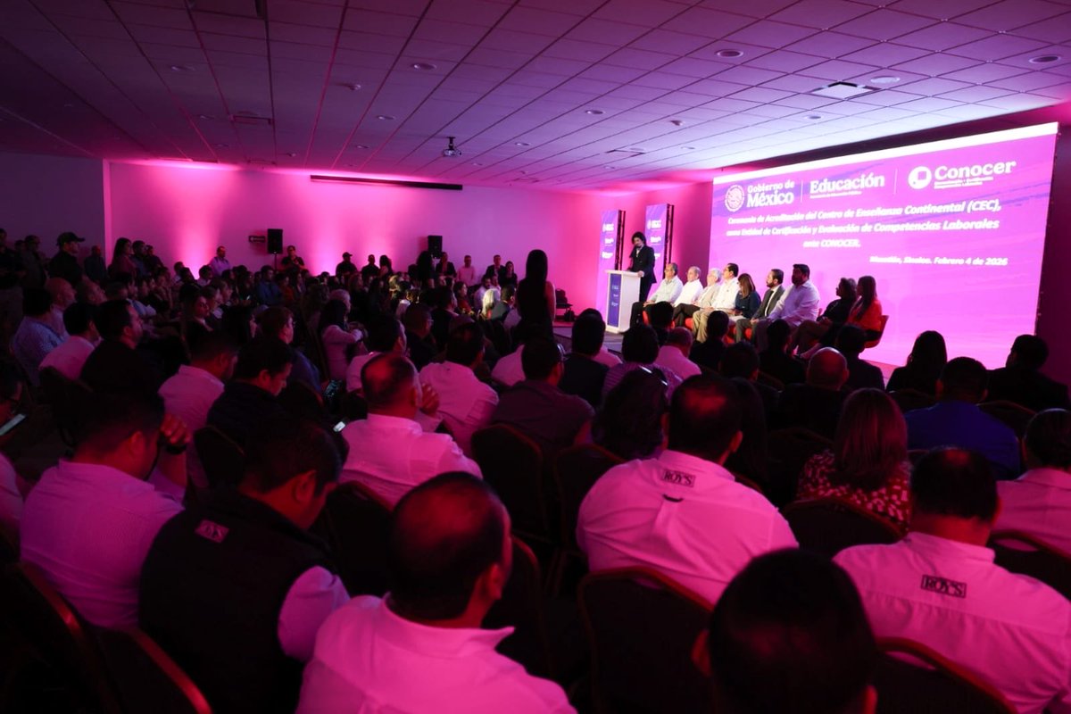 En representación del Gobierno de Sinaloa, el subsecretario de la <a href="/sepycsinaloa/">SEPyC</a>, Rodrigo López Zavala, y el director de COBAES, <a href="/SanInzunza/">Santiago Inzunza Cazares</a>, asistieron a la Ceremonia de Acreditación del CEC ante CONOCER como Entidad de Certificación y Evaluación de Competencias Laborales.